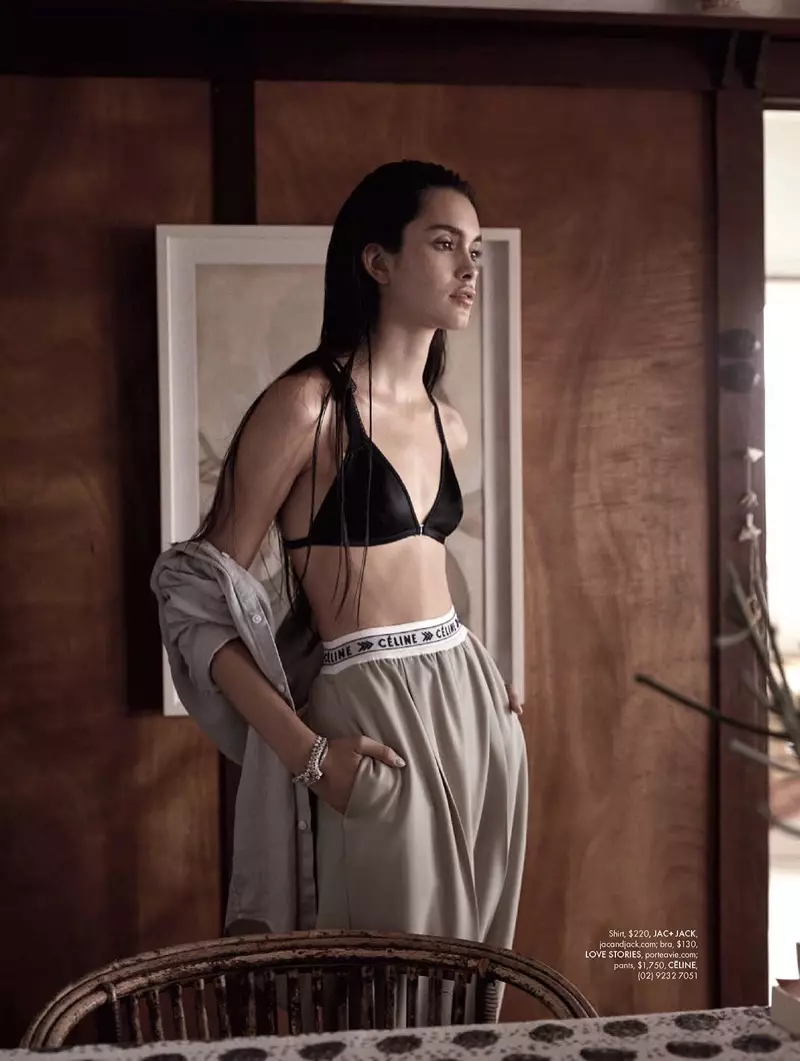 Gidawat ni Zoe Barnard ang Minimal nga Estilo para sa ELLE Australia