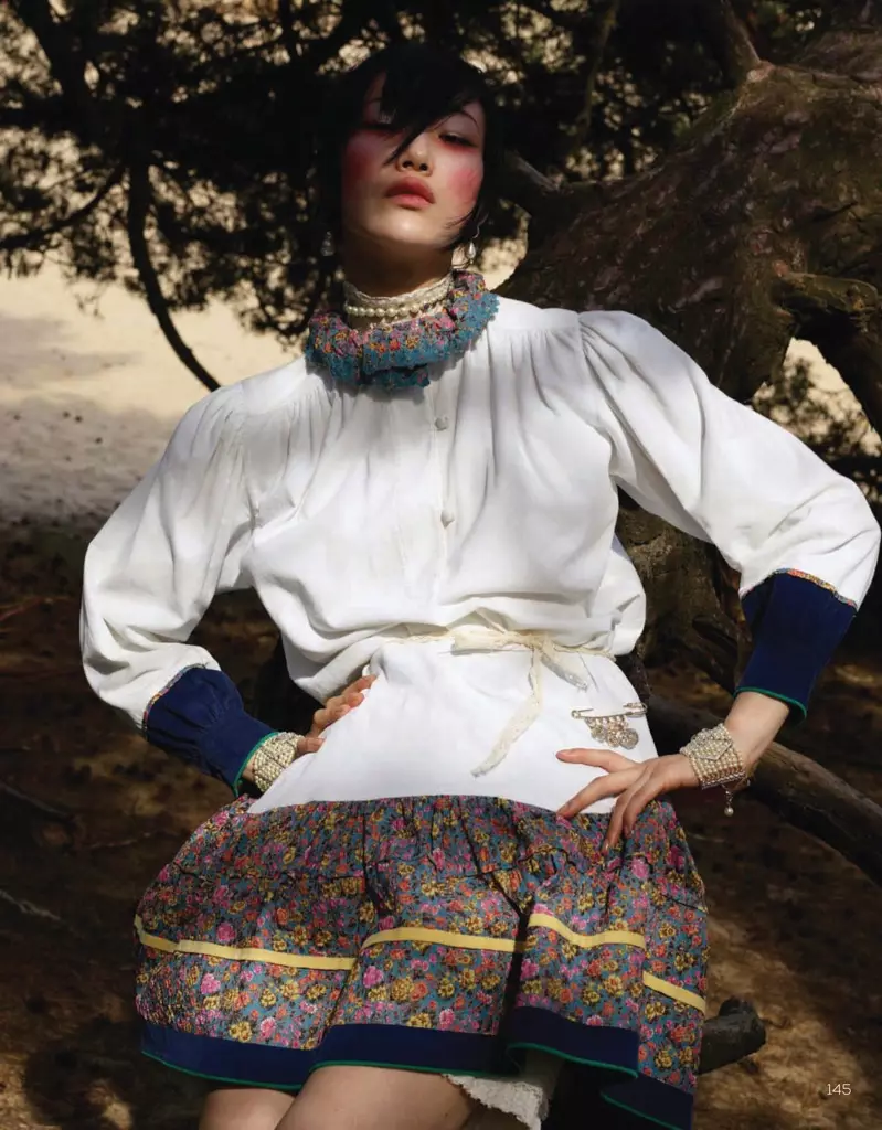 Sora Choi Models Zopanga Zachikondi za Vogue China