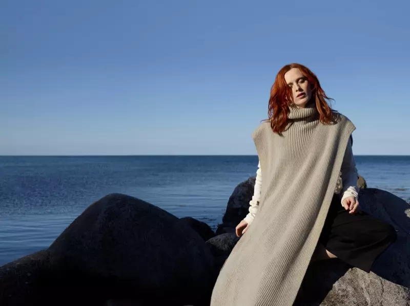 Karen Elson aparece en la campaña otoño-invierno 2018 de COS