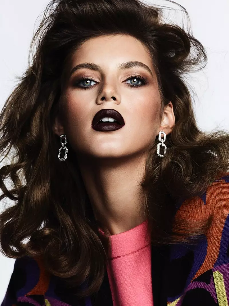 Valery Kaufman Modelkan Gincu Luxe untuk Vogue Russia