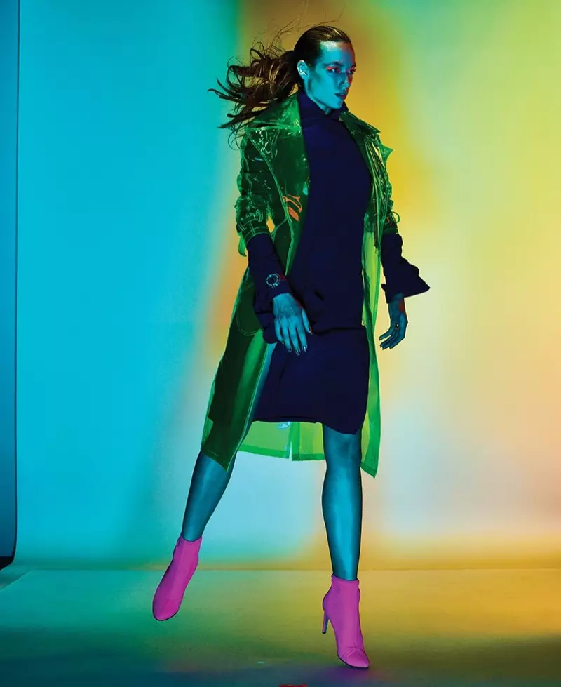 Hannah Ferguson-ek Neon Fashions hartzen du ELLErako