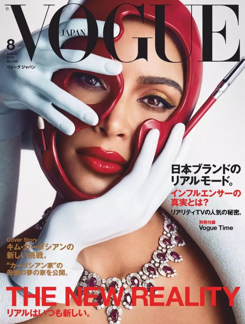 Kima Kardašjana uz Vogue Japan 2019. gada augusta vāka