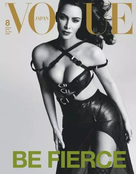 Kim Kardashian Vogue Japan uchun avangard dizaynlarida suratga tushdi