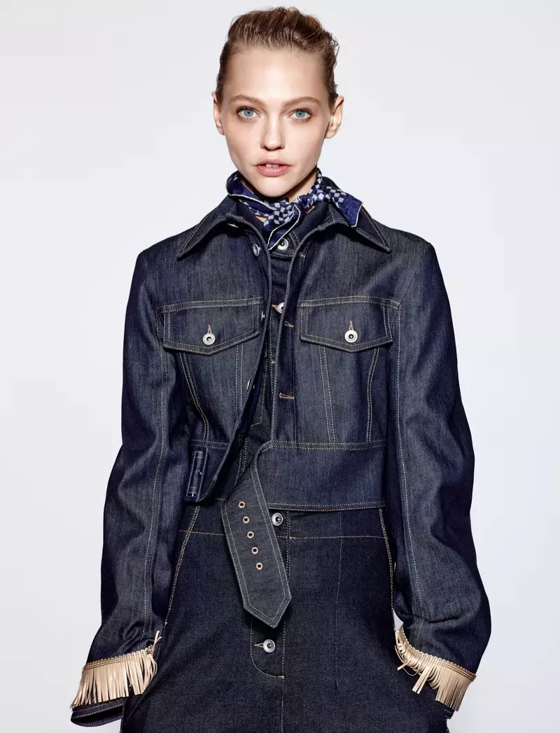 Mae Sasha Pivovarova yn Modelu Denim Tymor Newydd yn Vogue Tsieina