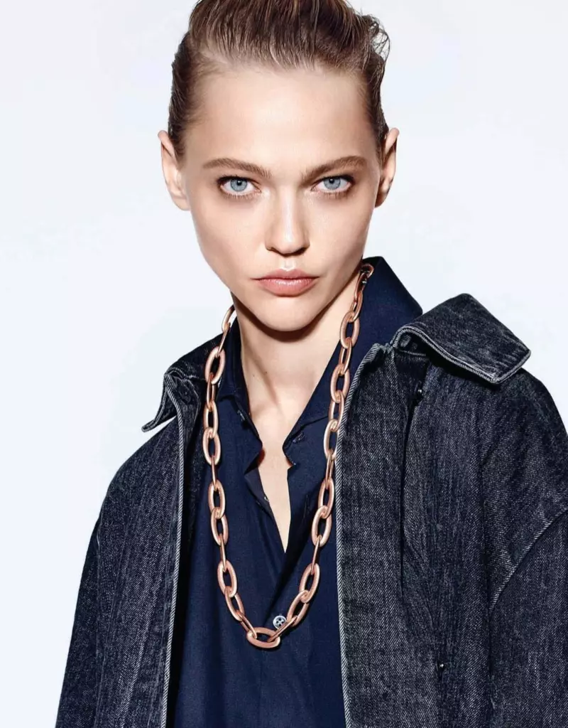 Sasha Pivovarova modelleert nieuwe seizoensdenim in Vogue China