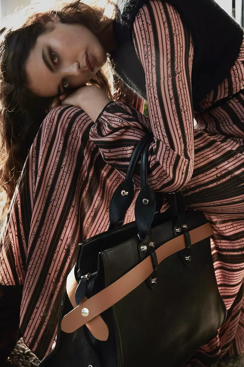 Noortje Haak poseert in Longchamp voor Marie Claire Nederland