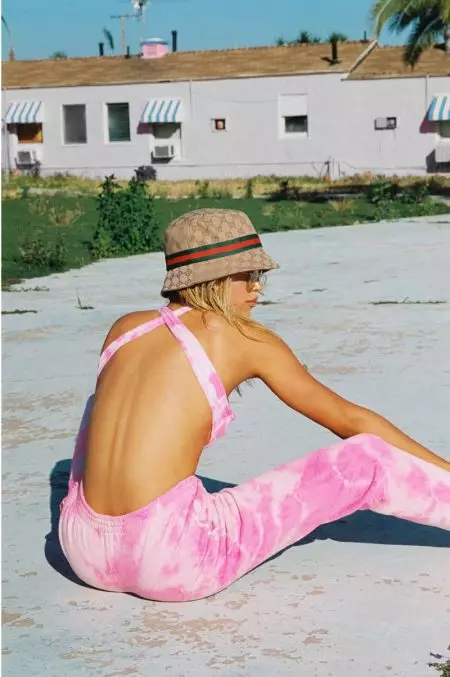 Sofia Richie Rocks Tie-Dye filmā Frankies Bikini Collaboration