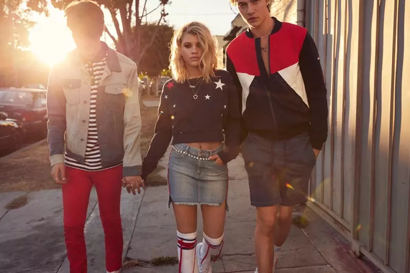 Anwar Hadid, Sofia Richie na Lucky Blue Smith mbele ya Kampeni ya Tommy Hilfiger Denim ya msimu wa masika wa 2017