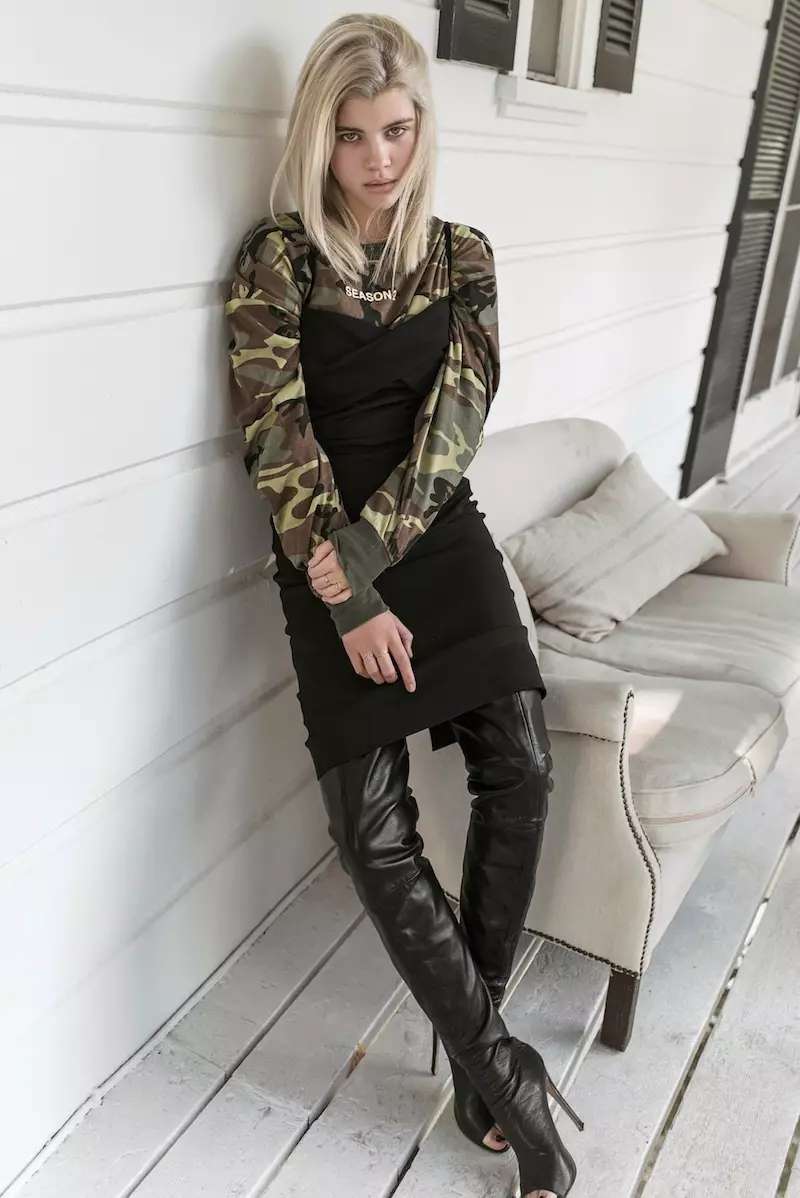 Sofia Richie usa top Yeezy Season 2 com detalhes de camuflagem