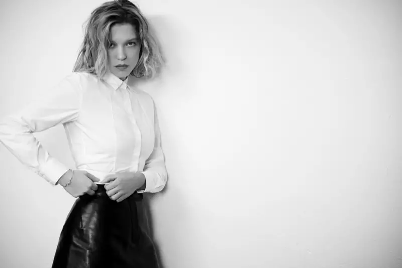 Lea Seydoux शूटमा एरिक गुइलेमेनको लागि पोज दिन्छ