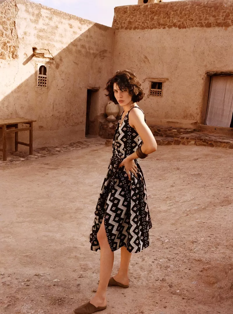 Mango inclou estampats mundans al seu lookbook Summer Diaries