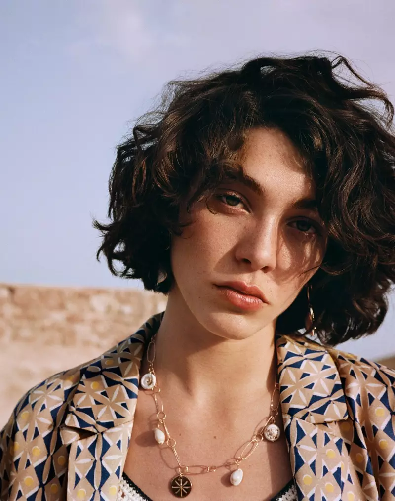 Model Steffy Argelich poséiert fir Mango Summer Diaries Lookbook