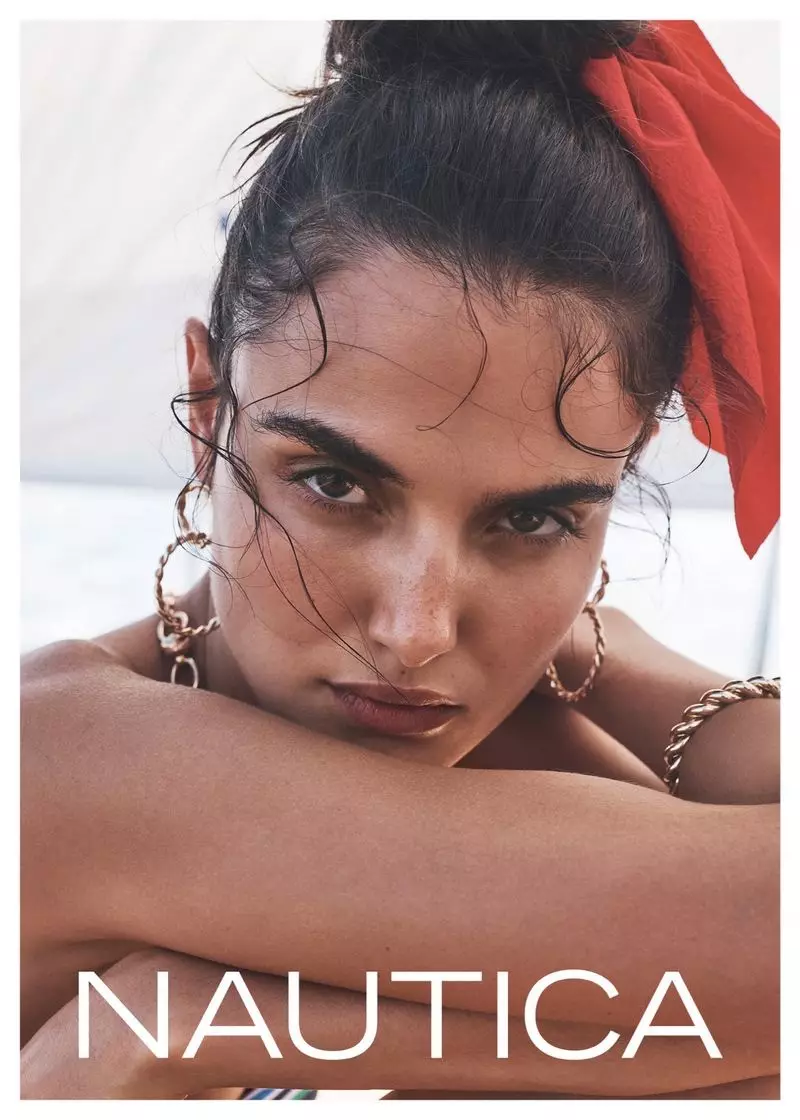 Blanca Padilla joue dans la campagne nautique printemps-été 2020