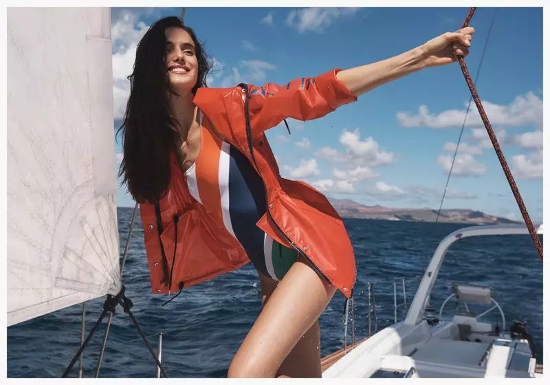 Hnav kab txaij, Blanca Padilla poses rau Nautica caij nplooj ntoos hlav-lub caij ntuj sov 2020 phiaj xwm