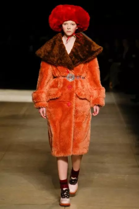 Miu Miu Brings On the Fur na podzim 2017