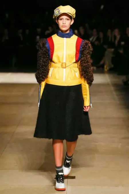 „Miu Miu Brings On the Fur 2017 rudens“.