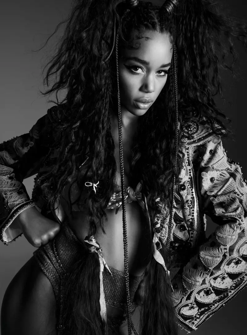 Laura Harrier V Magazine 2020 封面照片