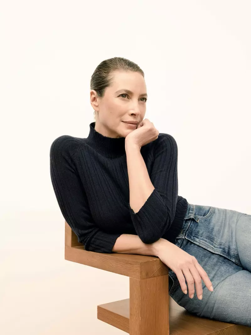 Şık görünen Christy Turlington, J Brand 2020 ilkbahar kampanyasına öncülük ediyor