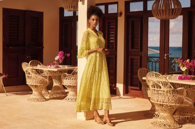 Model Imaan Hammam nganggo busana renda kuning H&M