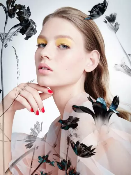 Dior සඟරාව සඳහා Sofia Mechetner Models Spring Makeup Trends