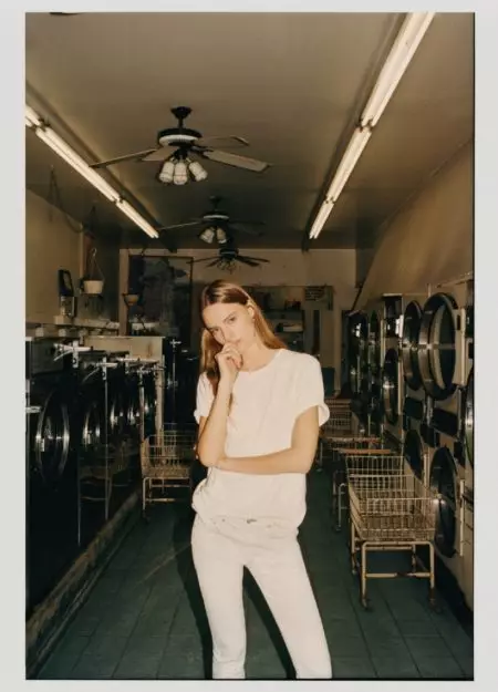 Camille Rowe 和 Tilda Lindstam 模特 Rag & Bone 的最新牛仔布