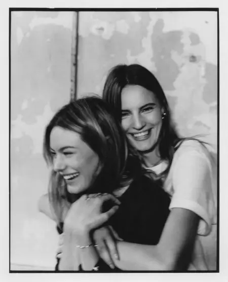 Camille Rowe & Tilda Lindstam דוגמניות בג'ינס האחרון של Rag & Bone