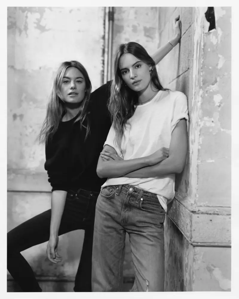 Camille Rowe ir Tilda Lindstam pozuoja 2019 m. pavasario „Rag & Bone“ džinsinio audinio stiliais