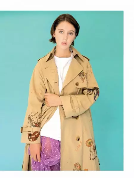 Iris Law Poserer i Pastel Burberry leder efter Jalouse