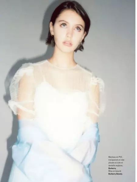 Iris Law pozira u Pastel Burberry Looks for Jalouse