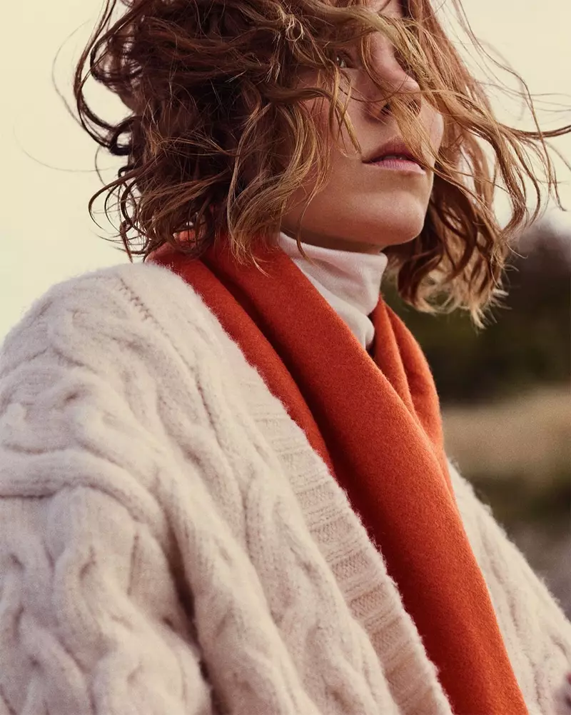 Freja Beha Erichsen posa para o lookbook de Zara Cozy Feeling outono-inverno 2018