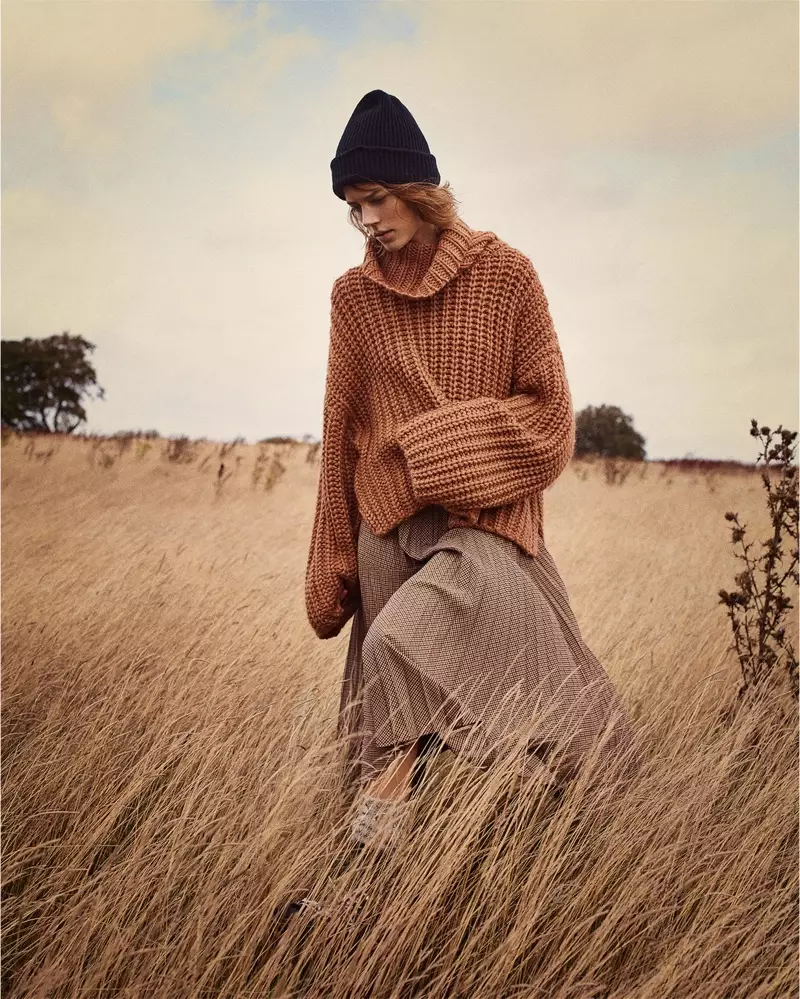 Zara Oversized Sweater, Pleated Plaid Skirt, Hiking Boots thiab Basic Beanie Hat