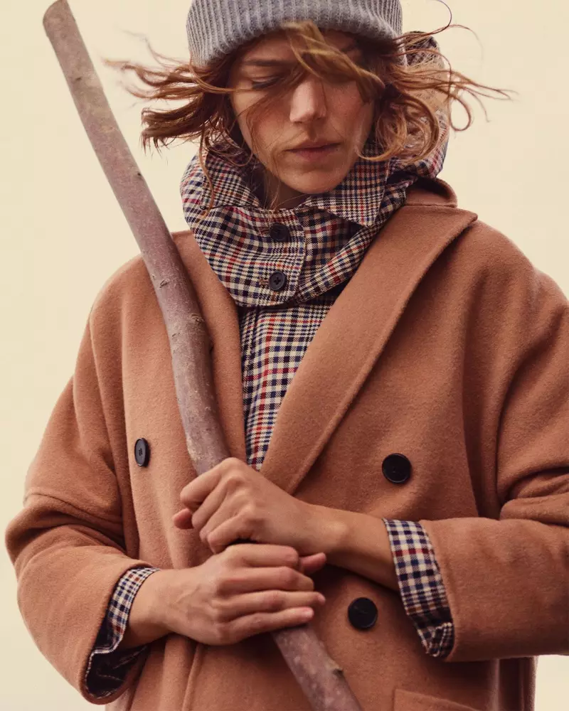 Freja Beha Erichsen fronts Zara Cozy Feeling lub caij nplooj zeeg-caij ntuj no 2018 lookbook