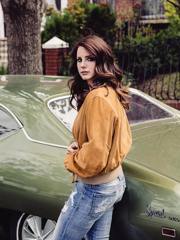 Lana Del Reý Fader bilen feminizm bilen gyzyklanmaýandygyny aýdýar