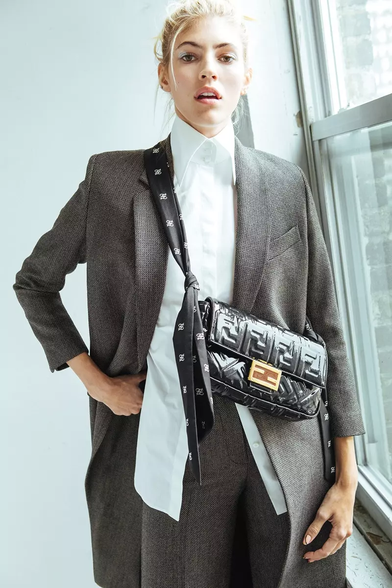 Devon Windsor Poses yn Fendi Fashions foar ELLE Mexico