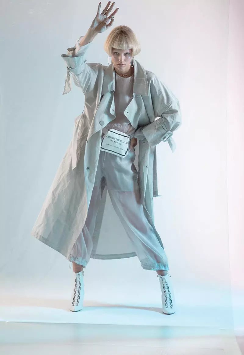 Devon Windsor bliver futuristisk i Metallics for Numero Rusland