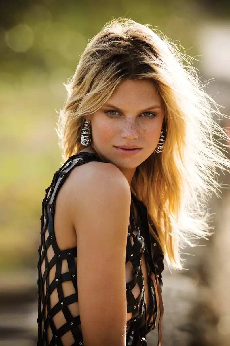 Nadine Leopold kwa ụbọchị Summer 2015 Editorial08