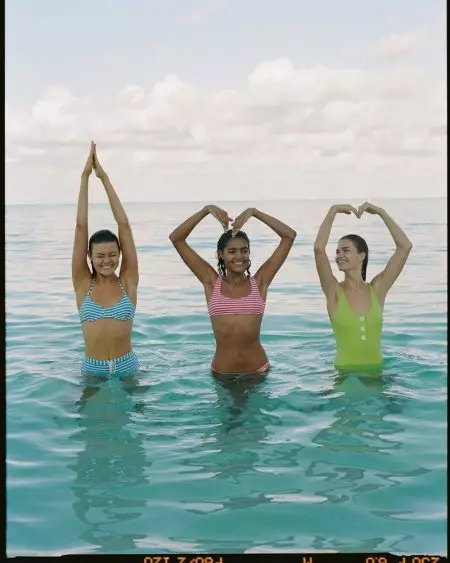 Robini, Nadia ja Kennidy 2020. aasta kevadiste ja triibuliste ujumisriiete mudelid