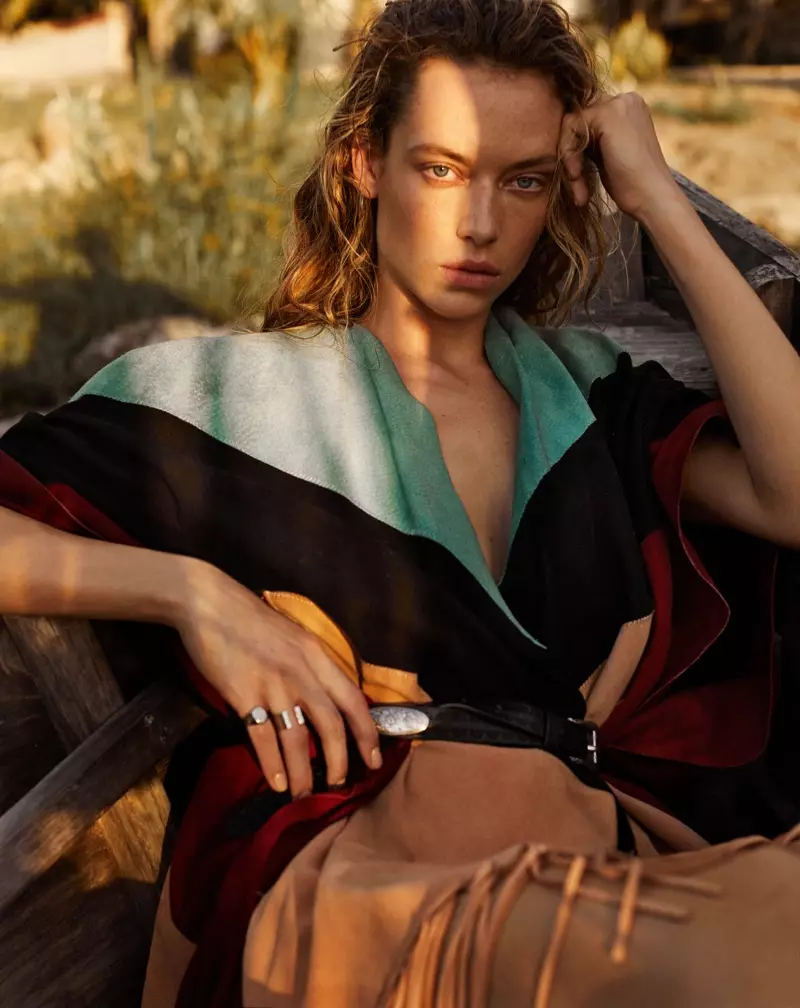 Hannah Ferguson yn Modelu Cowgirl Fashion ar gyfer Vogue Mexico