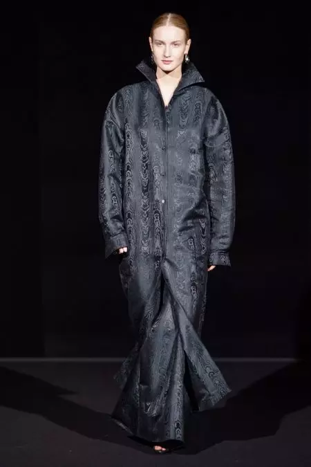 Balenciaga niakatra ho an'ny fararano 2019