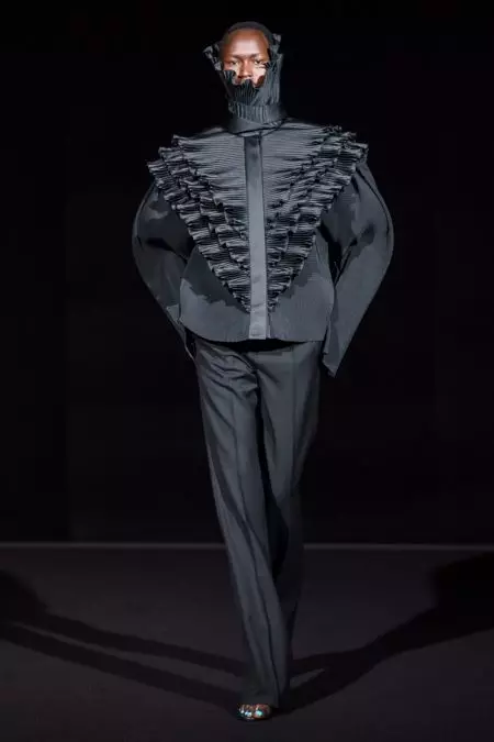 Balenciaga 2019-يىلى كۈز پەسلىدە كۆتۈرۈلدى