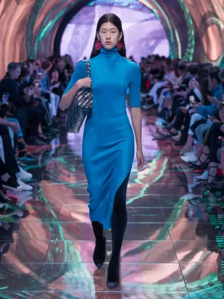 Balenciaga прыносіць элегантную лёгкасць вясны 2019 года