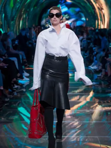 Balenciaga прыносіць элегантную лёгкасць вясны 2019 года