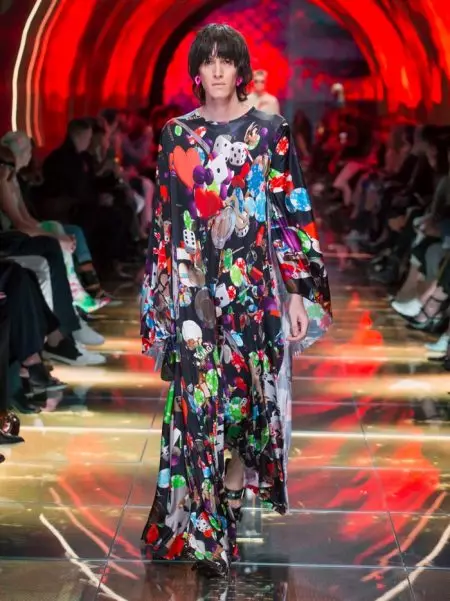 Balenciaga ѝ носи елегантна леснотија на пролетта 2019 година
