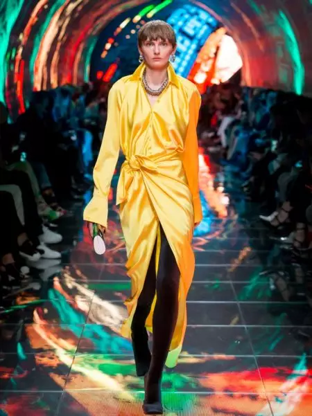 Balenciaga přináší jaro 2019 elegantní lehkost