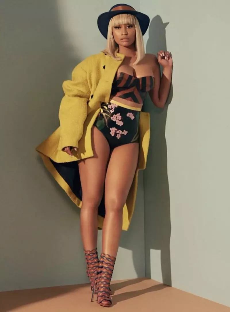 Rapper Nicki Minaj nggawe pose kanthi tampilan apik