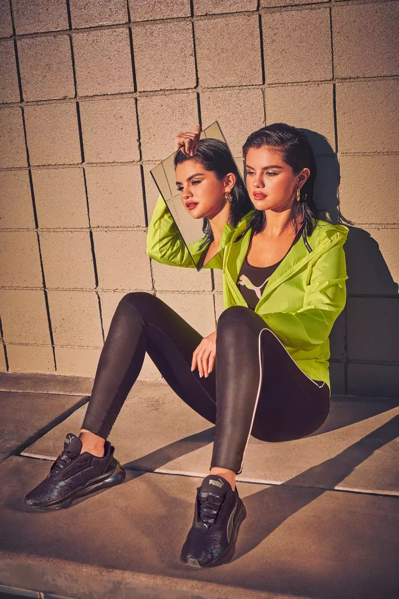 Selena Gomez pozon me pasqyrë në fushatën e fundit të atleteve PUMA