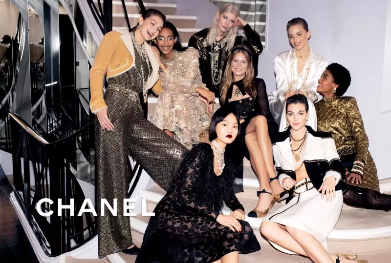 Gigi Hadid、Mona Tougaard、Ola Rudnicka、Anna Ewers、Rebecca Leigh Longendyke、Pan Haowen 和 Blesyna Minher 出演 Chanel 2020 早秋广告大片。