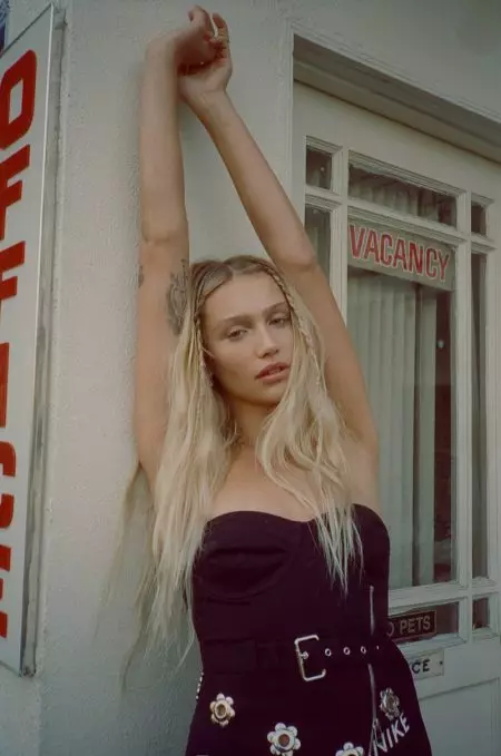Cailin Russo มอบเทศกาล Vibes in For Love & Lemons