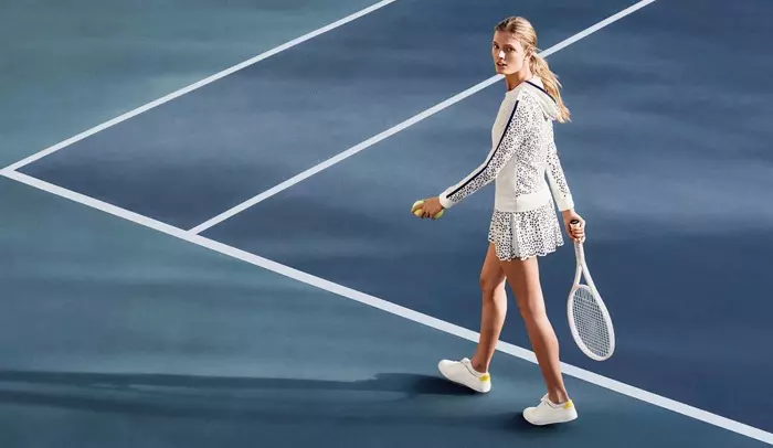 Préparez-vous pour du tennis avec la veste de tennis à œillets laser et la robe assortie de Tory Sport