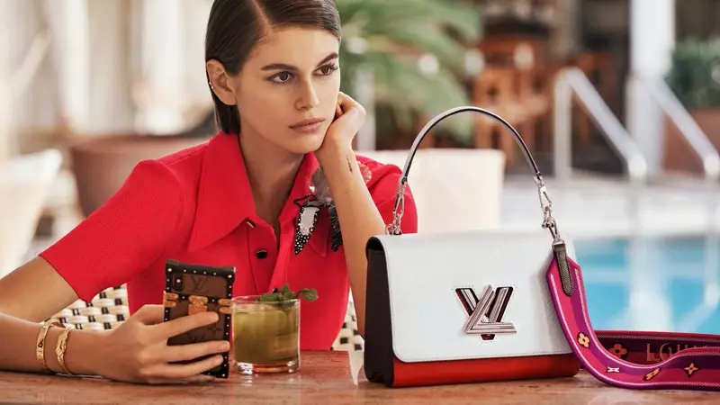 Louis Vuitton Twist spring 2020 ہینڈ بیگ مہم کے لیے Kaia Gerber کو تھپتھپا رہا ہے